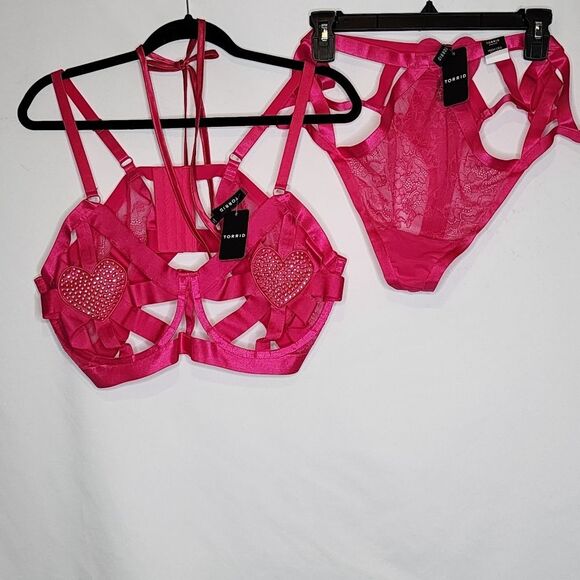 3X 22W 24W Torrid Pink Heart Rhinestone Bra Panty Set Strappy Lingerie Valentine - Picture 3 of 11